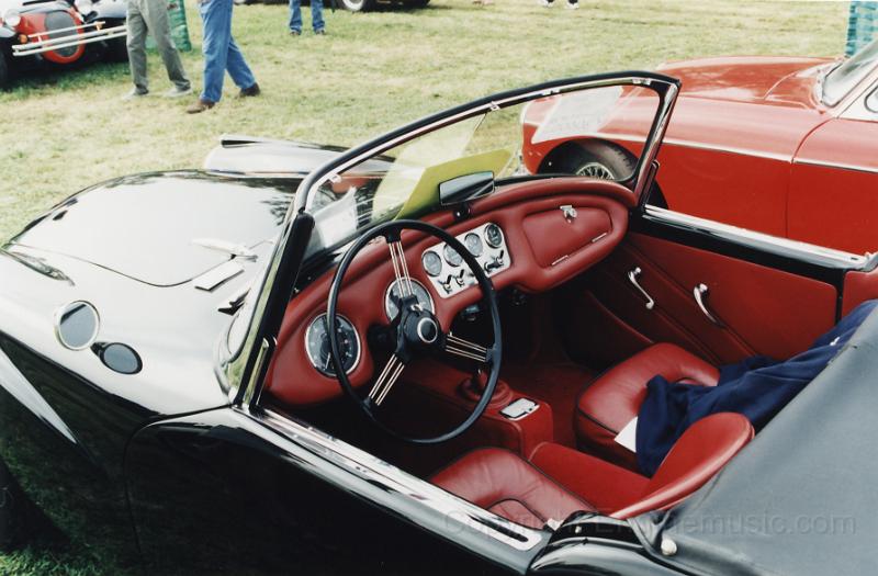 bi98_0003.jpg - Daimler SP250 "Dart" interior
